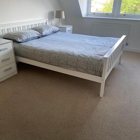일링 Lovely 2-Bed Flat With Well Equipped Kitchen 아파트 외부 사진