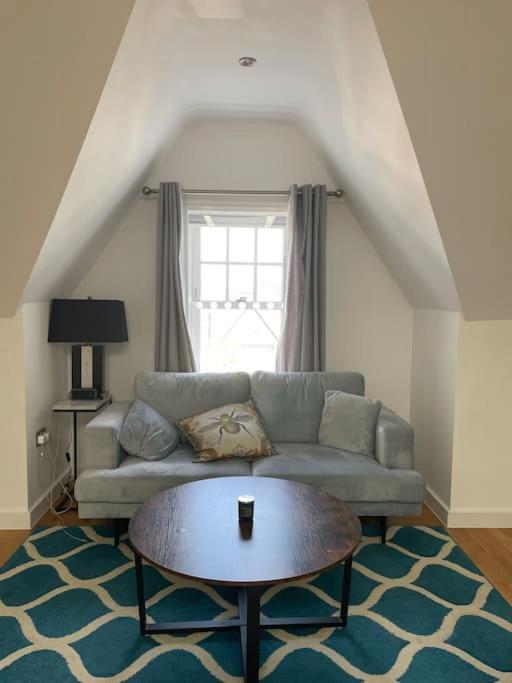 일링 Lovely 2-Bed Flat With Well Equipped Kitchen 아파트 외부 사진